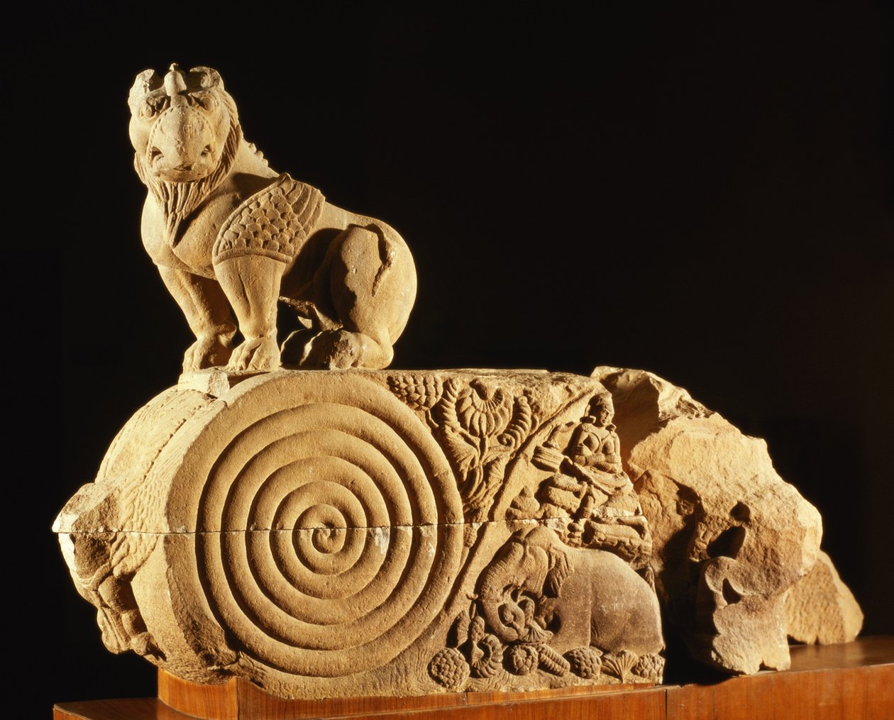 Buff sandsten architrave med griffin, Sanchi, MP, tidligt 1. århundrede e.Kr af Unbekannt Unbekannt