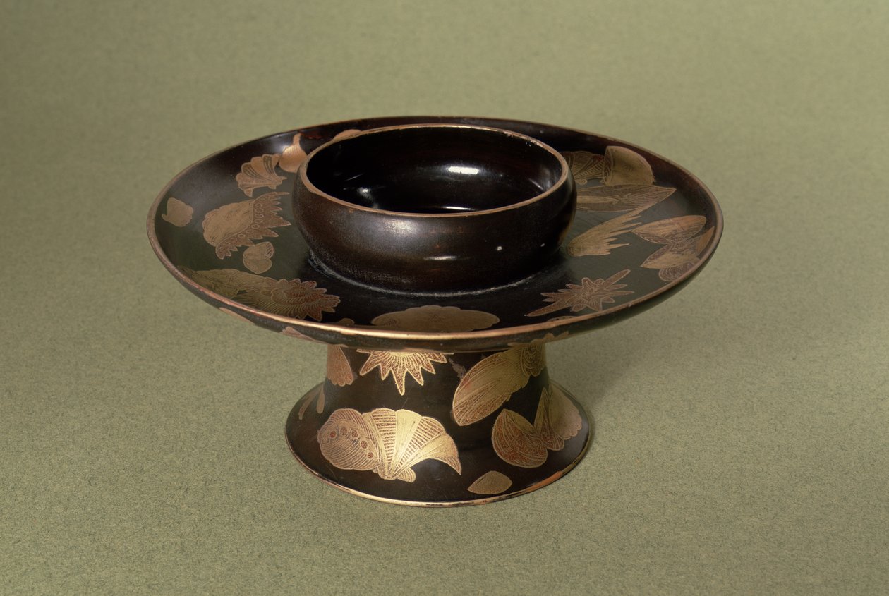 Kopholder med Nashiji-dekoration (teknik, hvorved uregelmæssigt formede og adskilte stykker guldfolie ligger under overfladen), japansk, 1800-tallet af Unbekannt Unbekannt