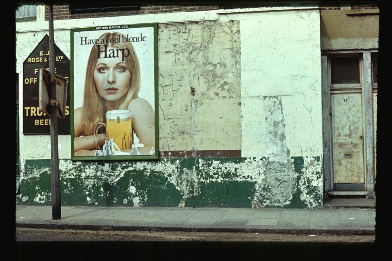 Have a Cool Blonde Harp, Kilburn, 1966 (foto) af Unbekannt Unbekannt
