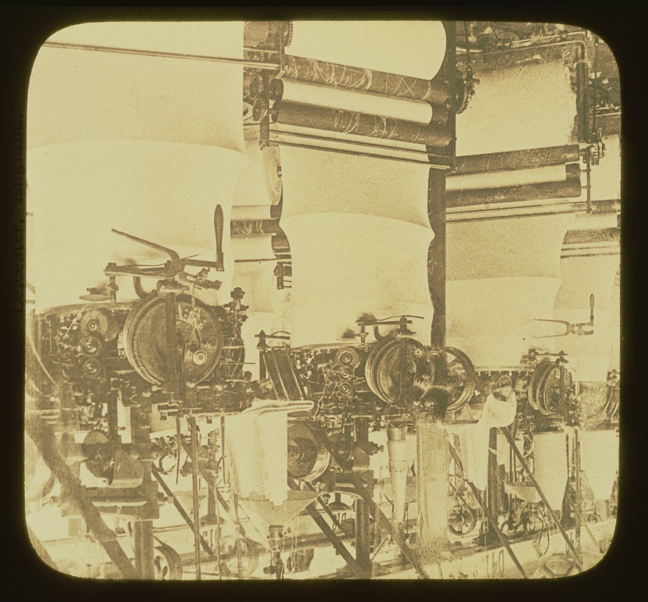 Strikkemaskiner på arbejde i Wolsey Woolen Factory, Leicestershire, ca. 1850 af Unbekannt Unbekannt