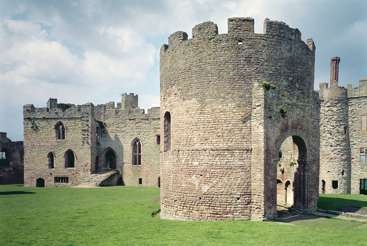 Ludlow Castle, udvendig udsigt, engelsk skole, bygget mellem 1066-1085, Shropshire, Storbritannien af Unbekannt Unbekannt