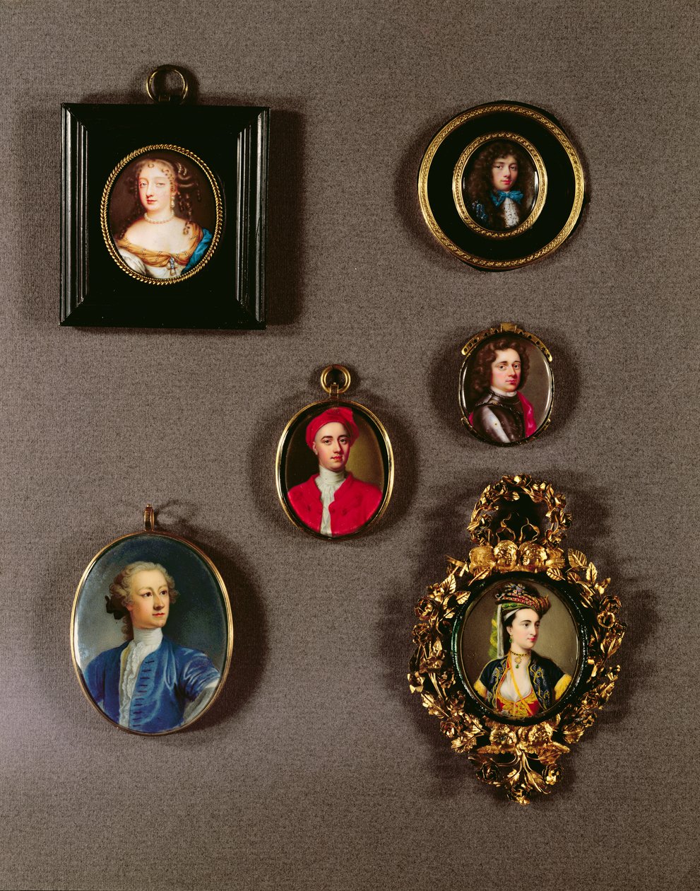 Miniaturer fra LtoR, TtoB: Frances Teresa Stuart, hertuginde af Richmond og Lennox (for detaljer se 97685) af Jean Petitot (1607-91); Selvportræt af Jean Petitot (1607-91); Charles Fitzroy, 2. hertug o af Unbekannt Unbekannt