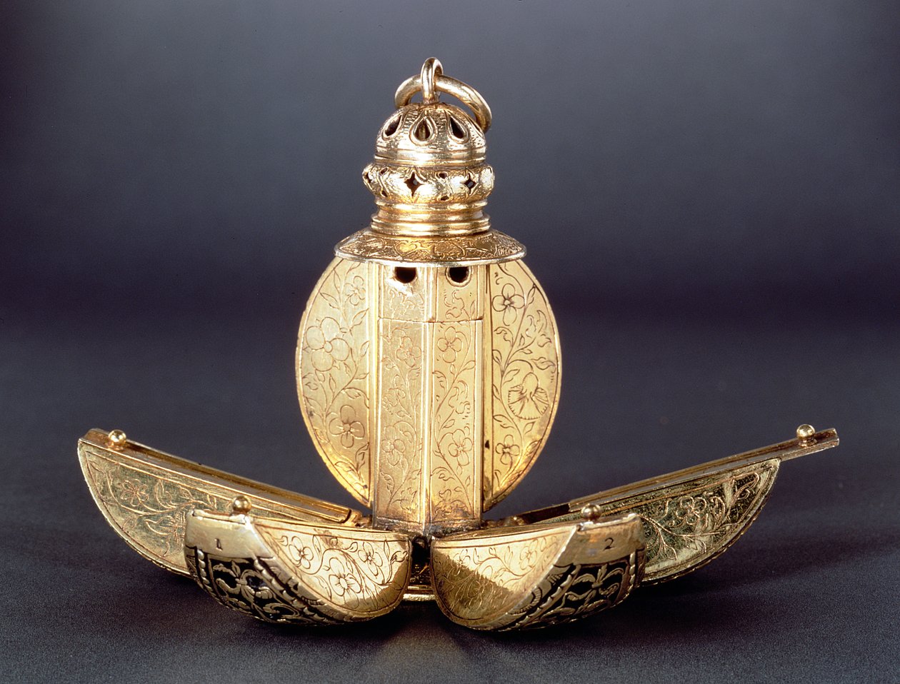 Pomander med fire åbne rum brugt til at rumme parfume eller andre aromatiske stoffer, sølvforgyldt, formentlig engelsk ca. 1580 af Unbekannt Unbekannt