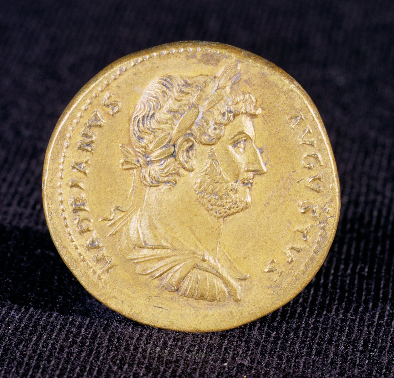 Sestertius af Hadrian fra Newcastle Upon Tyne, 132 A.D. Viser buste af Hadrian som en sejrrig kommandør af Unbekannt Unbekannt