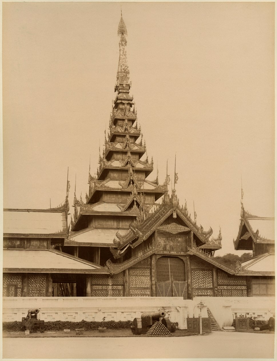 Myei-nan eller Main Audience Hall i Mandalay-paladset, Burma, slutningen af det 19. århundrede (albumin-tryk) af Unbekannt Unbekannt