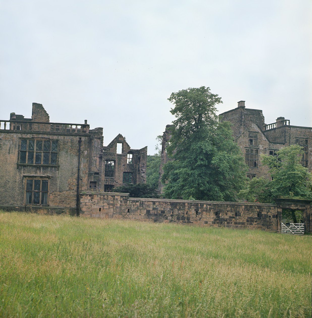 Ruinerne af Old Hardwick Hall af Unbekannt Unbekannt