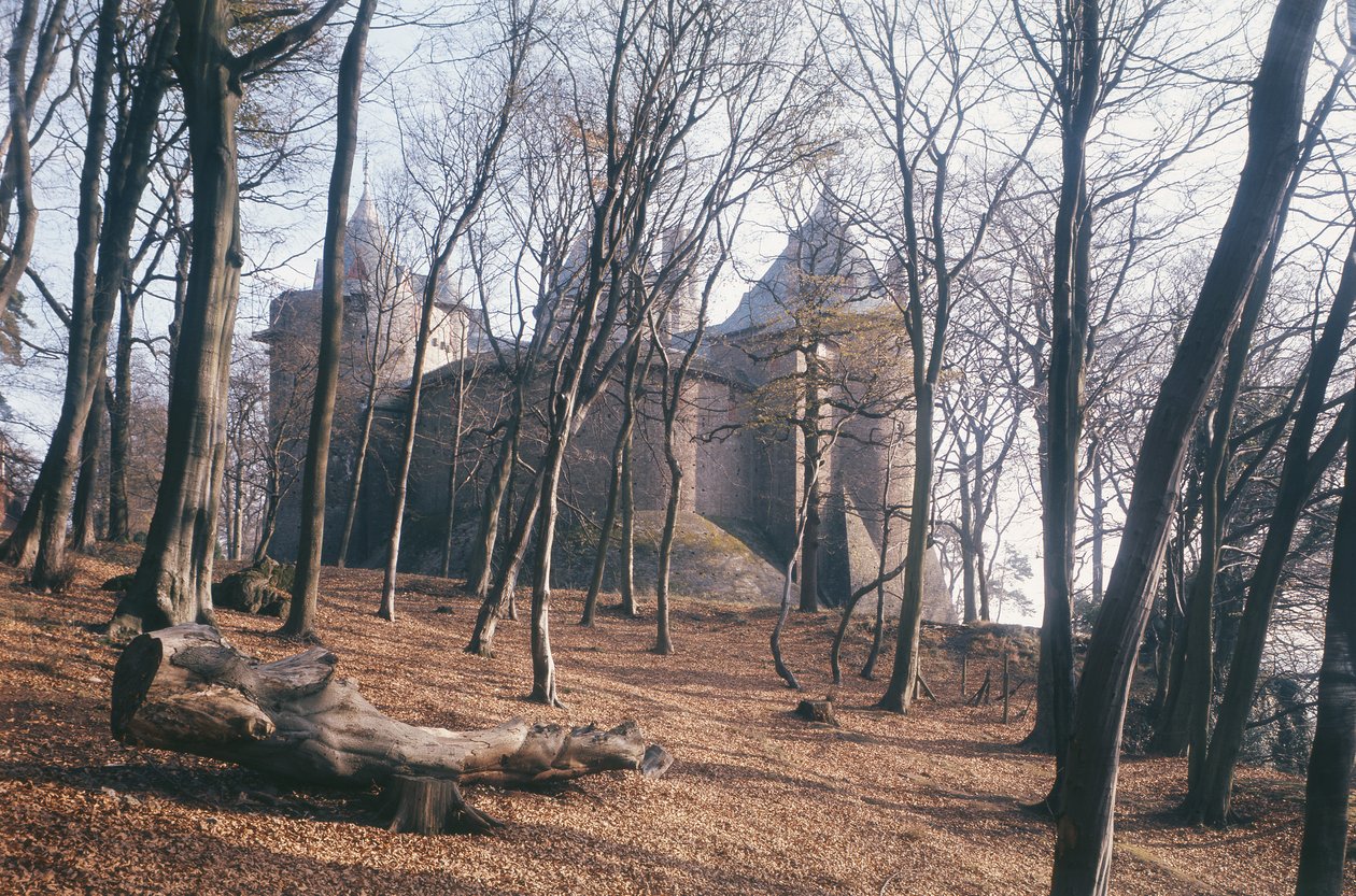 Udsigt over Castle Coch, South Wales, fra skoven af Unbekannt Unbekannt