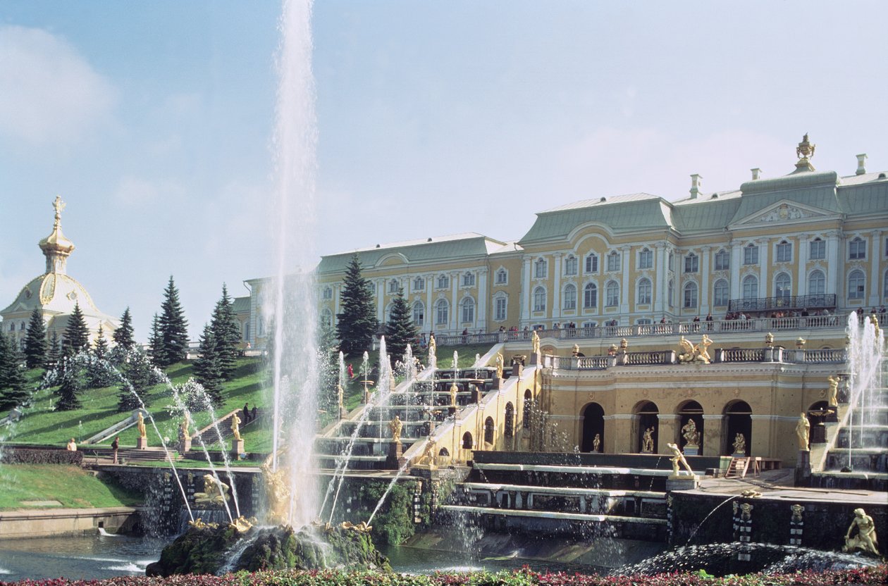 Udsigt over Peterhof-paladset over Samson-fontænen fra terrasserne af Unbekannt Unbekannt