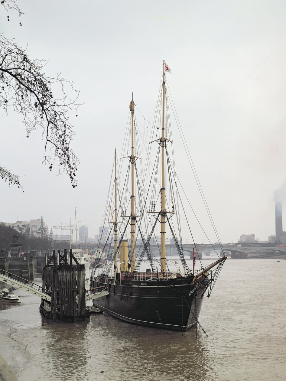 Udsigt over Themsen med RRS Discovery, sejlet af Scott til Antarktis i 1901-04 af Unbekannt Unbekannt