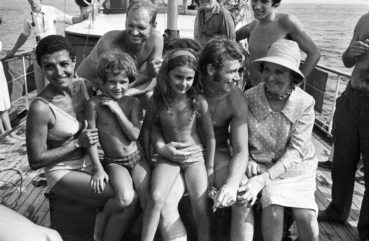 Den franske sanger Johnny Hallyday under ferier med sin familie i 1967 på den franske riviera med sin fætter Desta af Unbekannt Unbekannt