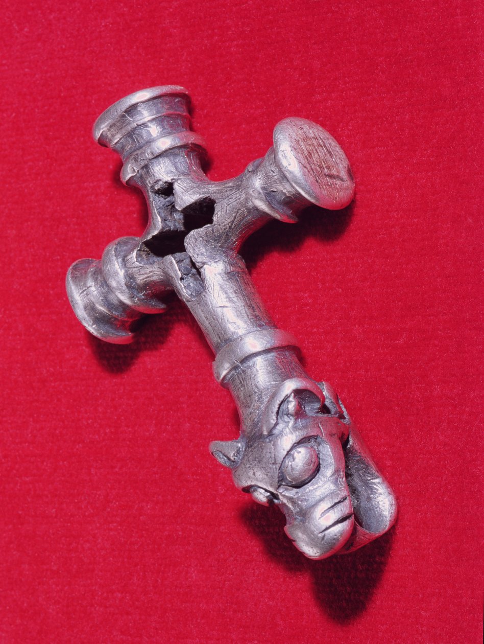 Vikingamulet i form af et kors med et dragehoveddesign af Unbekannt Unbekannt