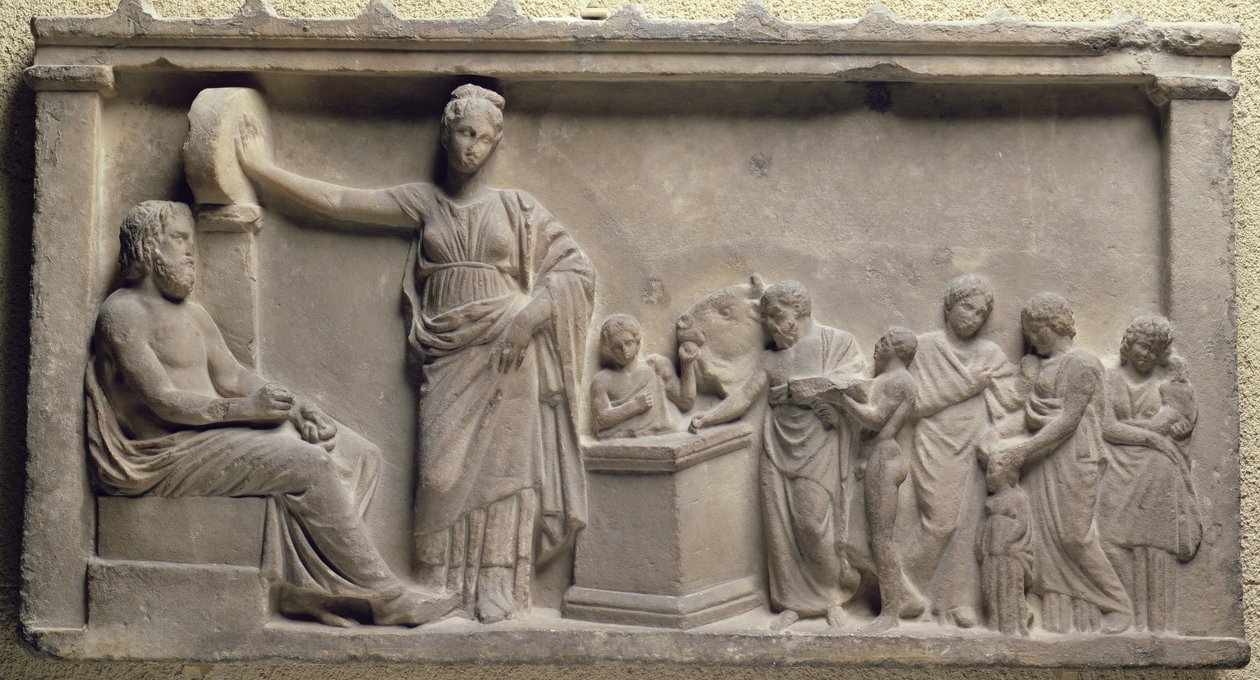 Votivrelief, der forestiller en familie, der ofrer en tyr til Asclepius, sundhedsguden og hans datter, Hygieia, græsk, 5. århundrede f.Kr. af Unbekannt Unbekannt