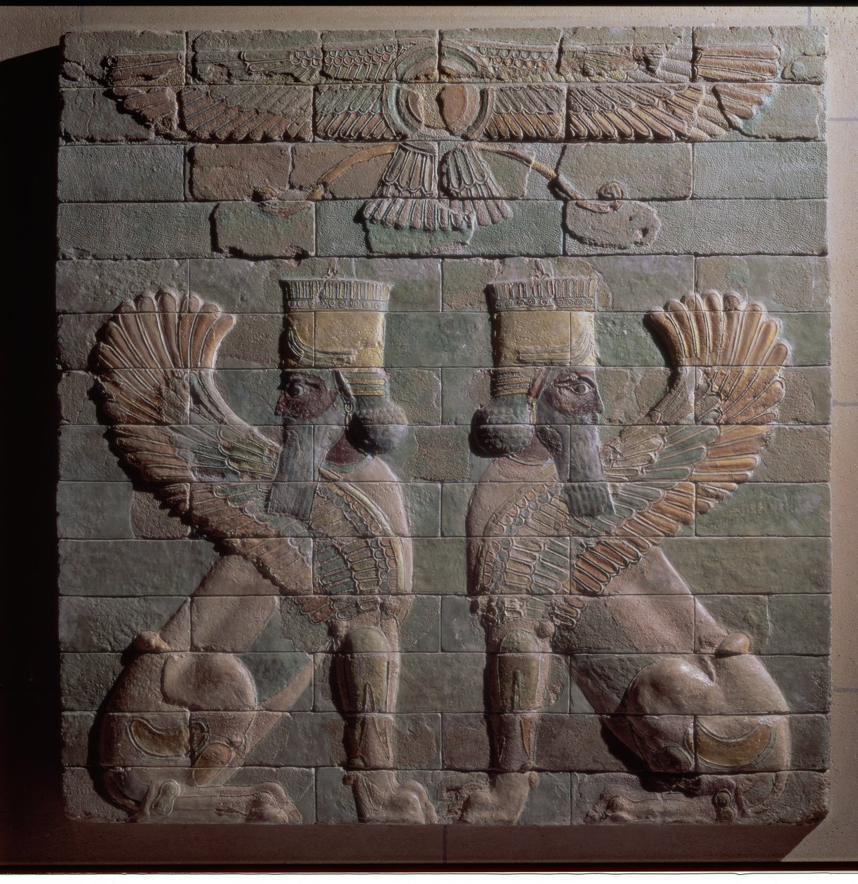 00352 Relief af griffiner, persisk, fra Susa, Achaemenid Dynasty, ca. 500 f.Kr. af Unbekannt Unbekannt
