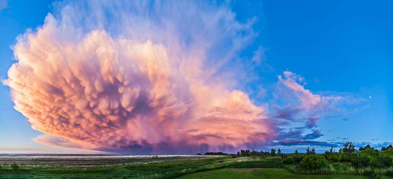 Et panorama i 3 sektioner af et tilbagetrækkende tordenvejr, det sydlige Alberta, Canada af Unbekannt Unbekannt