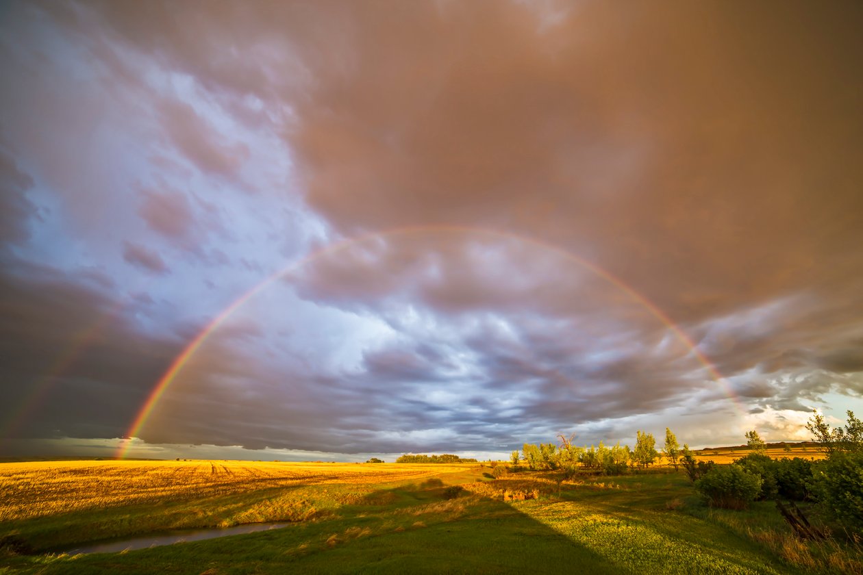 En regnbue nær solnedgang i Alberta, 31. maj 2014 af Unbekannt Unbekannt