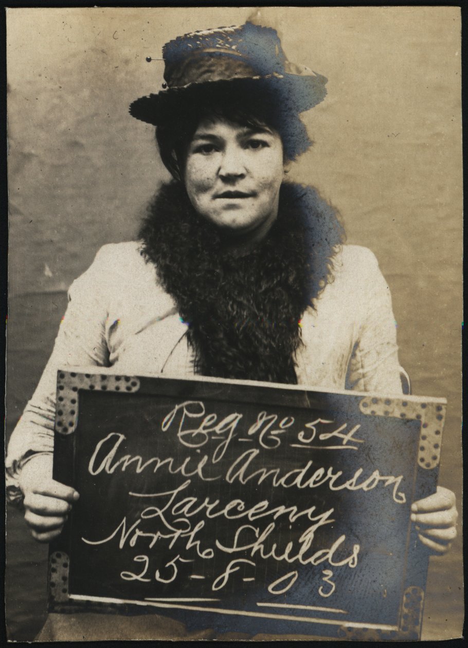 Annie Anderson, anholdt for påstået tyveri af et ur, North Shields, Storbritannien, 1903 af Unbekannt Unbekannt