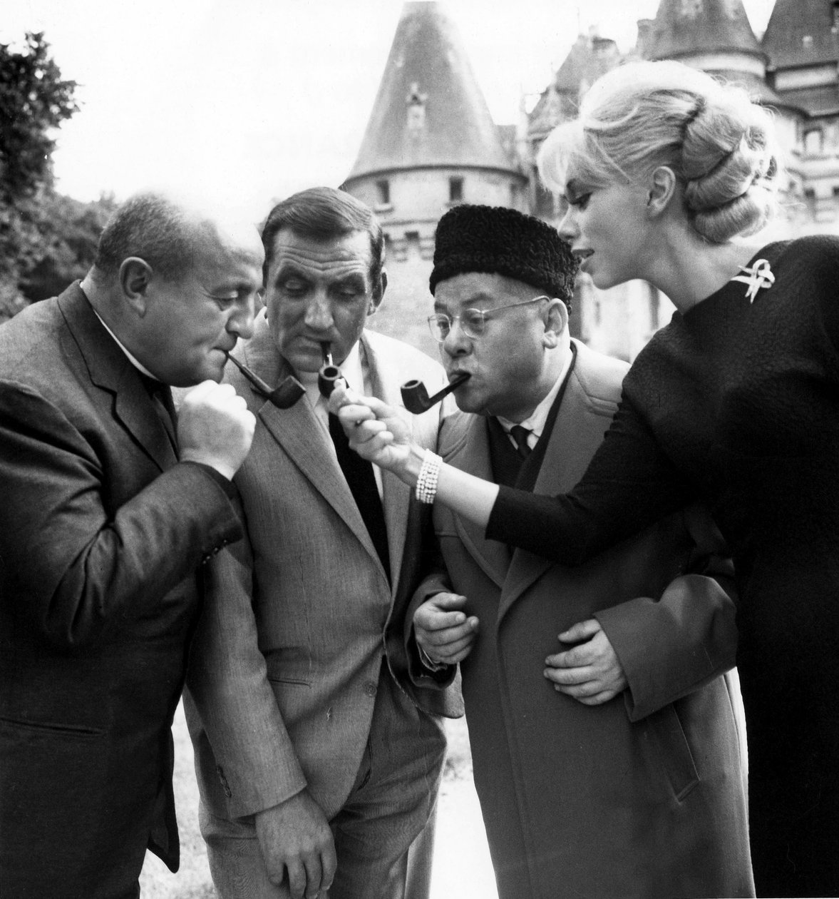 Bernard Blier, Lino Ventura, Francis Blanche og Mireille Darc på Set of Film Les Barbouzes i 1964 af Unbekannt Unbekannt