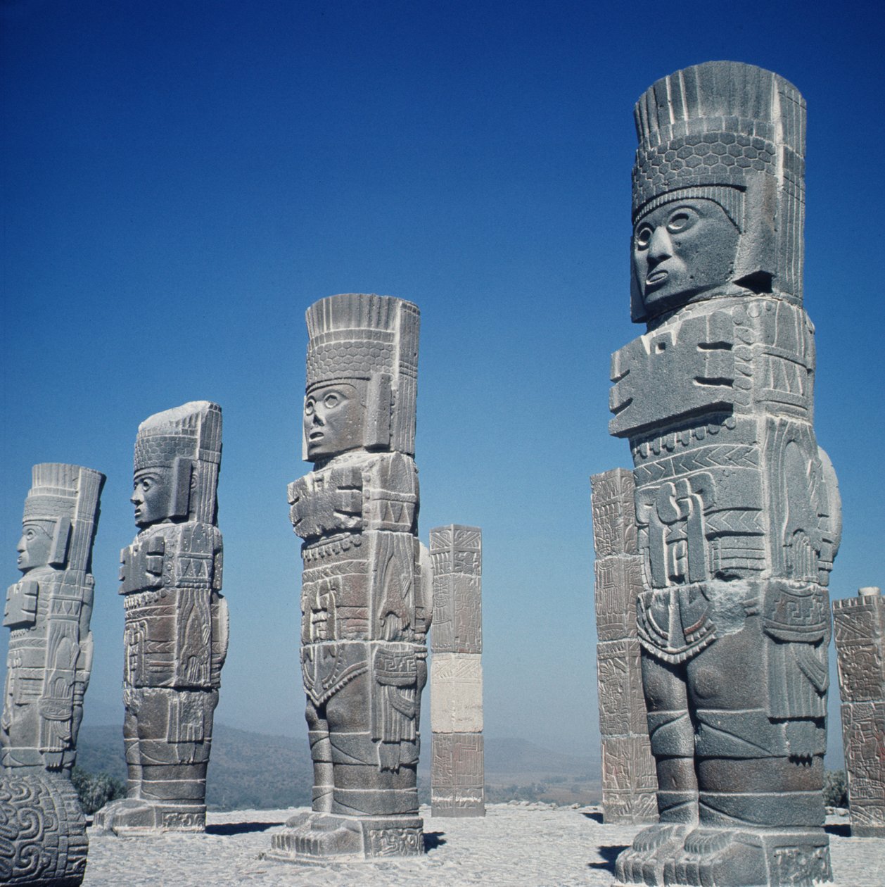Søjler udskåret i menneskelig form, fra et Toltec-tempel, Tula, Mexico, 1100-tallet af Unbekannt Unbekannt