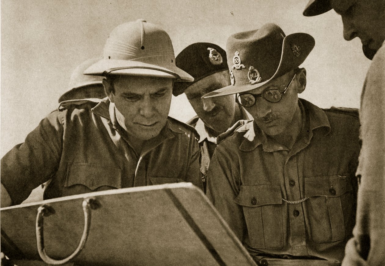 Amerikaneren Wendell Willkie, der stillede op som den republikanske kandidat mod Franklin D. Roosevelt ved præsidentvalget i 1940, forklares forsvaret ved El Alamein af general Montgomery, 1942. af Unbekannt Unbekannt