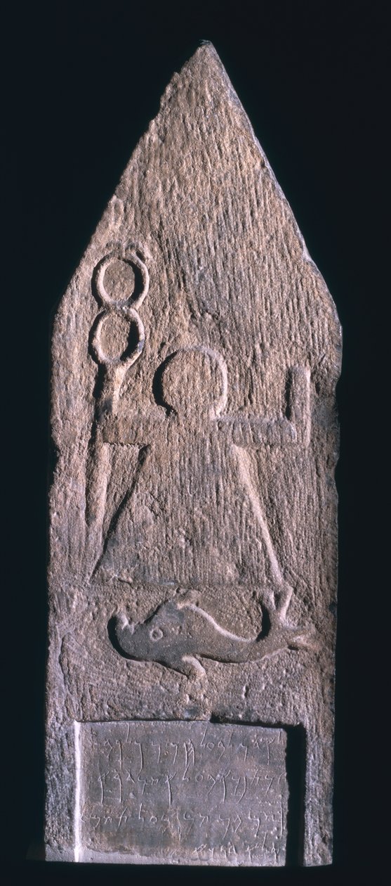 00357 Votivstele forestillende Tanit, gudinde af Karthago, der holder en caduceus med en delfin og en inskription nedenfor, fønikisk, fra Tophet El-Horfa, Algeriet, 2.-1. århundrede f.Kr. (kalksten) af Unbekannt