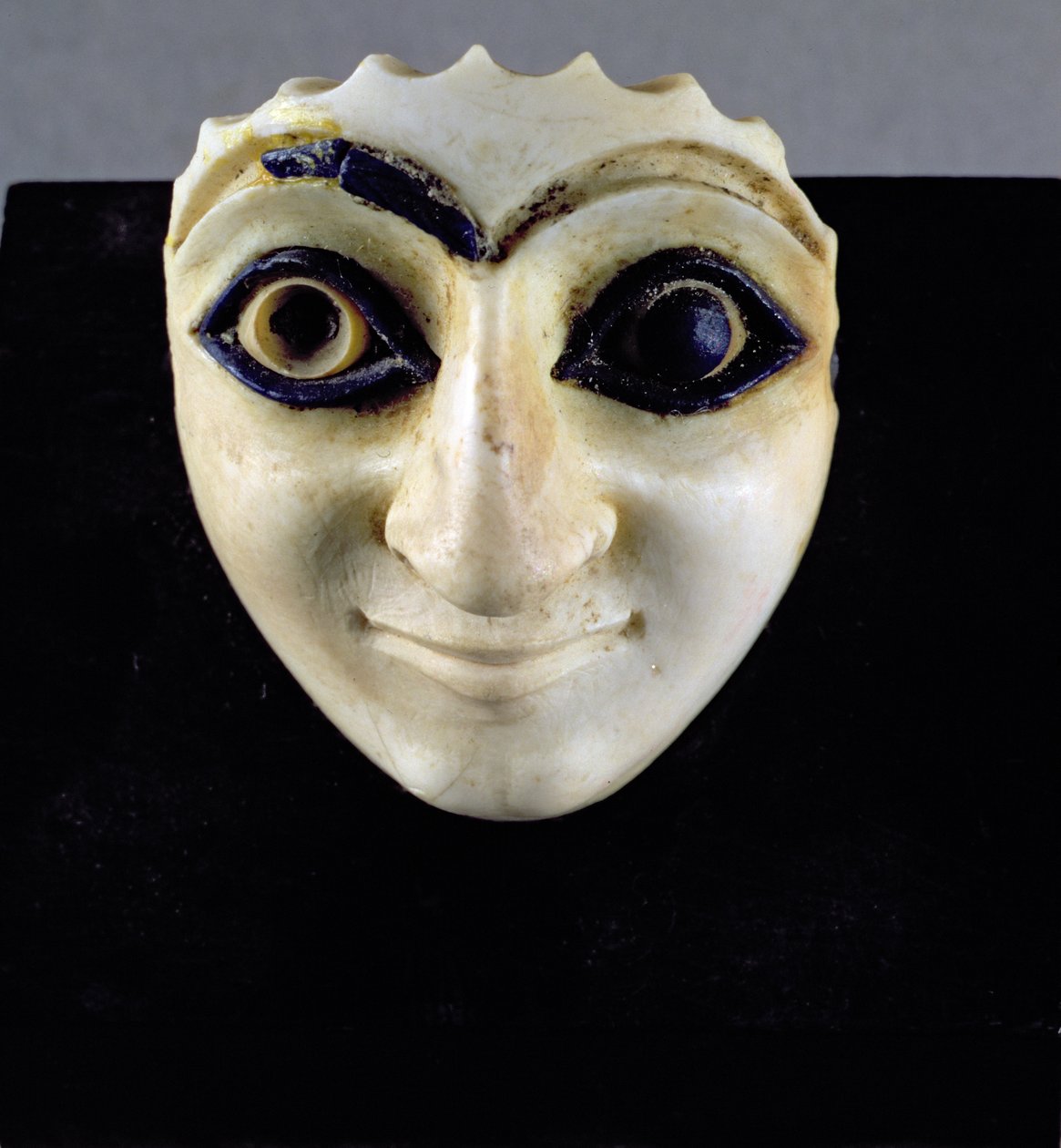 Et hoved af en figur fra Nini-zaza-templet, Mari, 2600 f.Kr. (alabaster og lapis lazuli) af Unbekannt