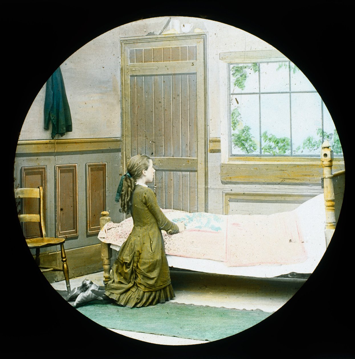 En pige, der knæler i bøn ved sin seng, magisk lanternerutsjebane, c 1890 af Unbekannt