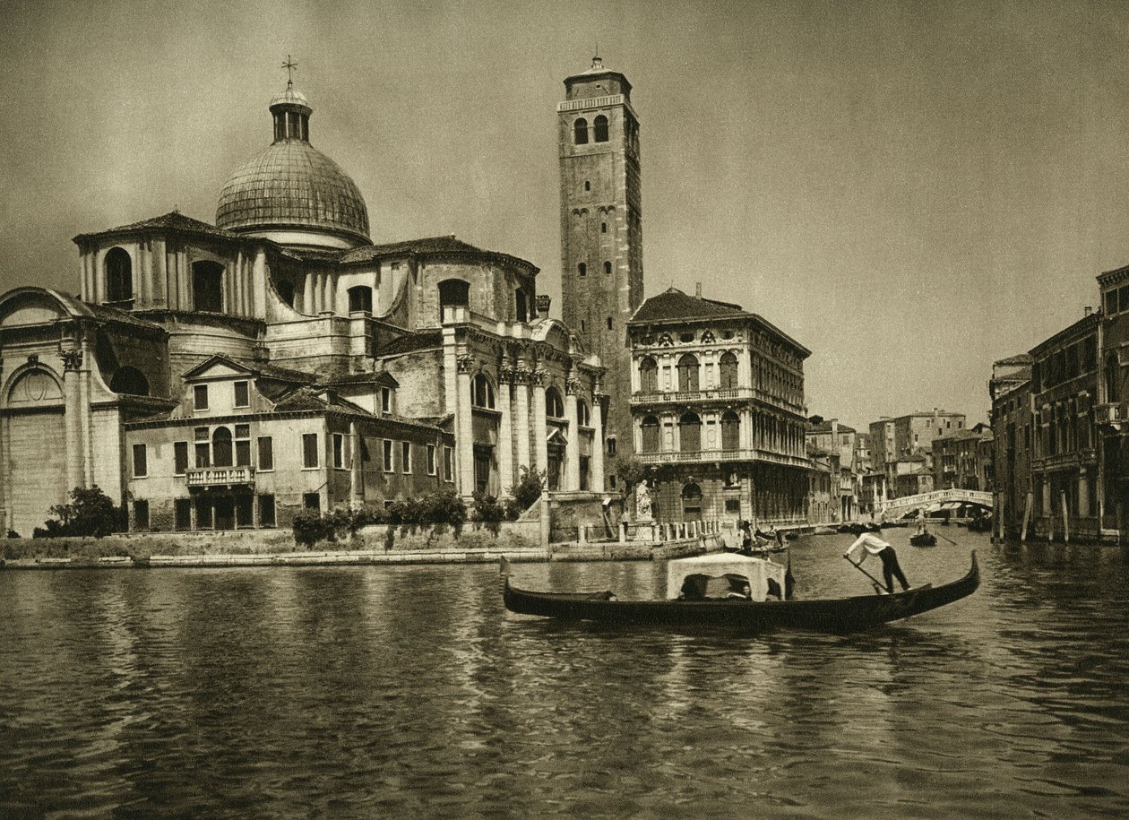 En gondol i Canal Grande overfor kirken Saint Jeremiah (San geremia) i kvarteret Cannaregio. Venedig fotografi af Wilhelm Bode af Unbekannt