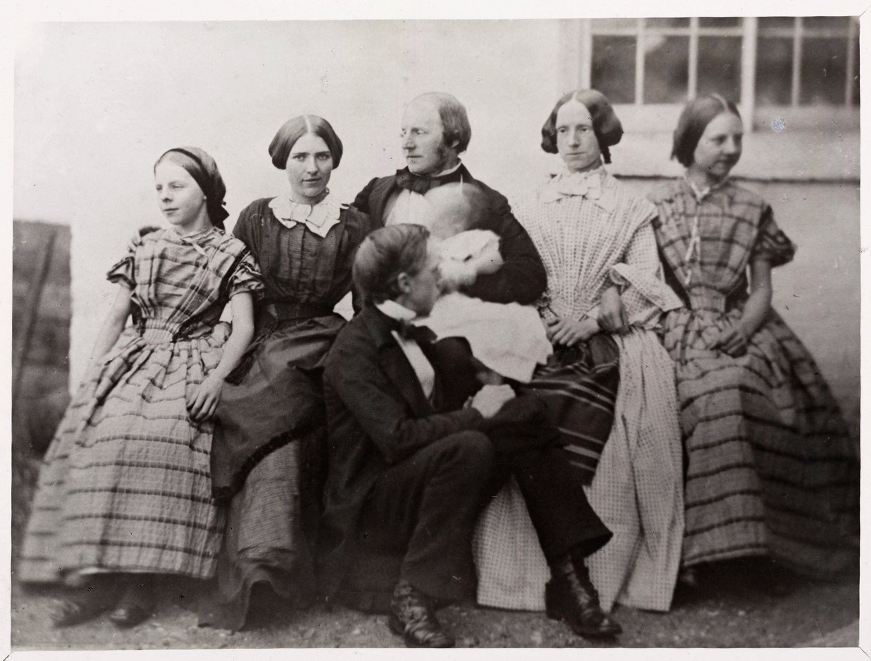 Alexander Parkes, engelsk opfinder og kemiker, med sin familie, c 1870 af Unbekannt