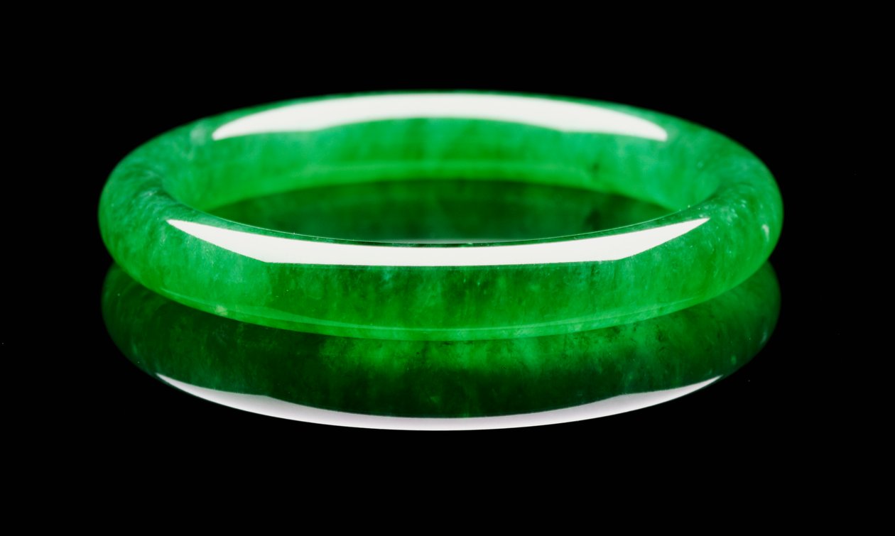En enestående jadeit armring af Unbekannt