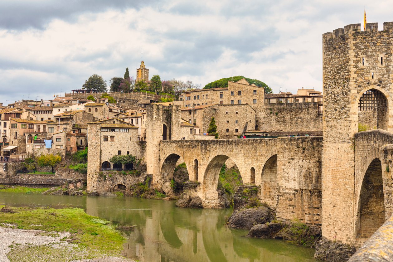 Besalu, Girona-provinsen, Catalonien, Spanien., 2018 (foto) af Unbekannter Künstler