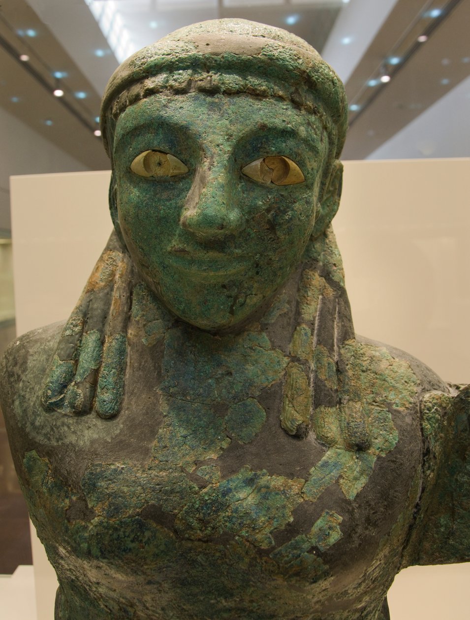 Bronze kvindelig bevinget figur (590 f.Kr. - 580 f.Kr.), Olympia Museum, Olympia (???????), Peloponnes, Grækenland (foto) af Unknown