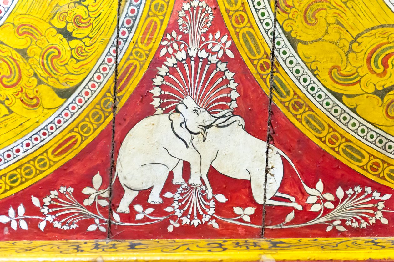buddhistisk maleri på træ; optisk illusion; elefant og ko med kun ét hoved; Dowa-templet; sten tempel; Bandarawela; Badulla-provinsen; Uva-provinsen; Sri Lanka; Asien af Unbekannt
