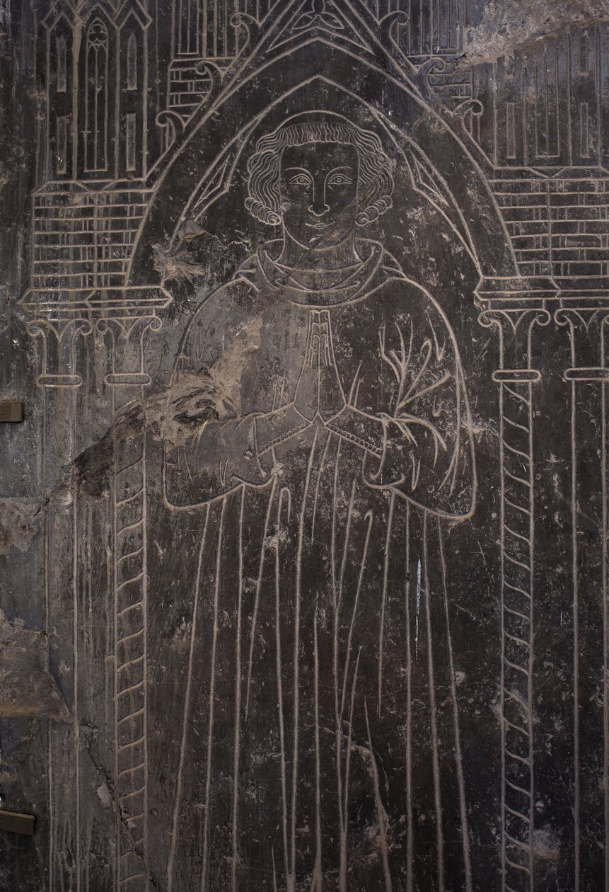 Katedralsamling. Fragment af en stenplade. Bas-relief. En kirkelig embedsmand. Oprindelseskirke (Saint-Quentin af Tournai. Slutningen af det 13. århundrede. af Unbekannter Künstler