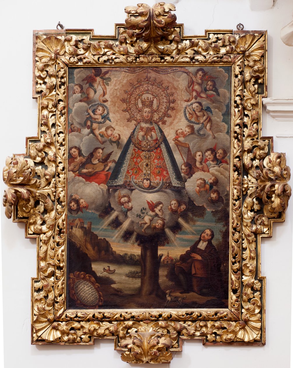 Kollegial kirke. Inde. Maleri. (Vor Frue af Håbet). Tekst i en medaljon: “PORTRÆT ALL THE MIL CROSA Imajen DNUESTRA S DL Esperanza A Similar to Fernando de ZILLLa Faña iezi rodela Villa Riue mde el Tajo ter mi?to esta villa”. underskrevet? og af Unbekannt