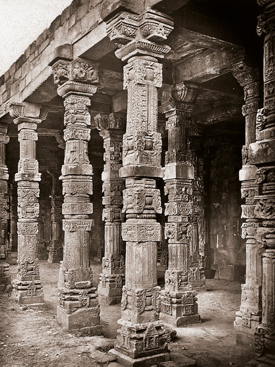 Kolonnade til Quwwat-ul-Islam-moskeen i Qutb Minar-komplekset, Delhi af Unbekannter Künstler
