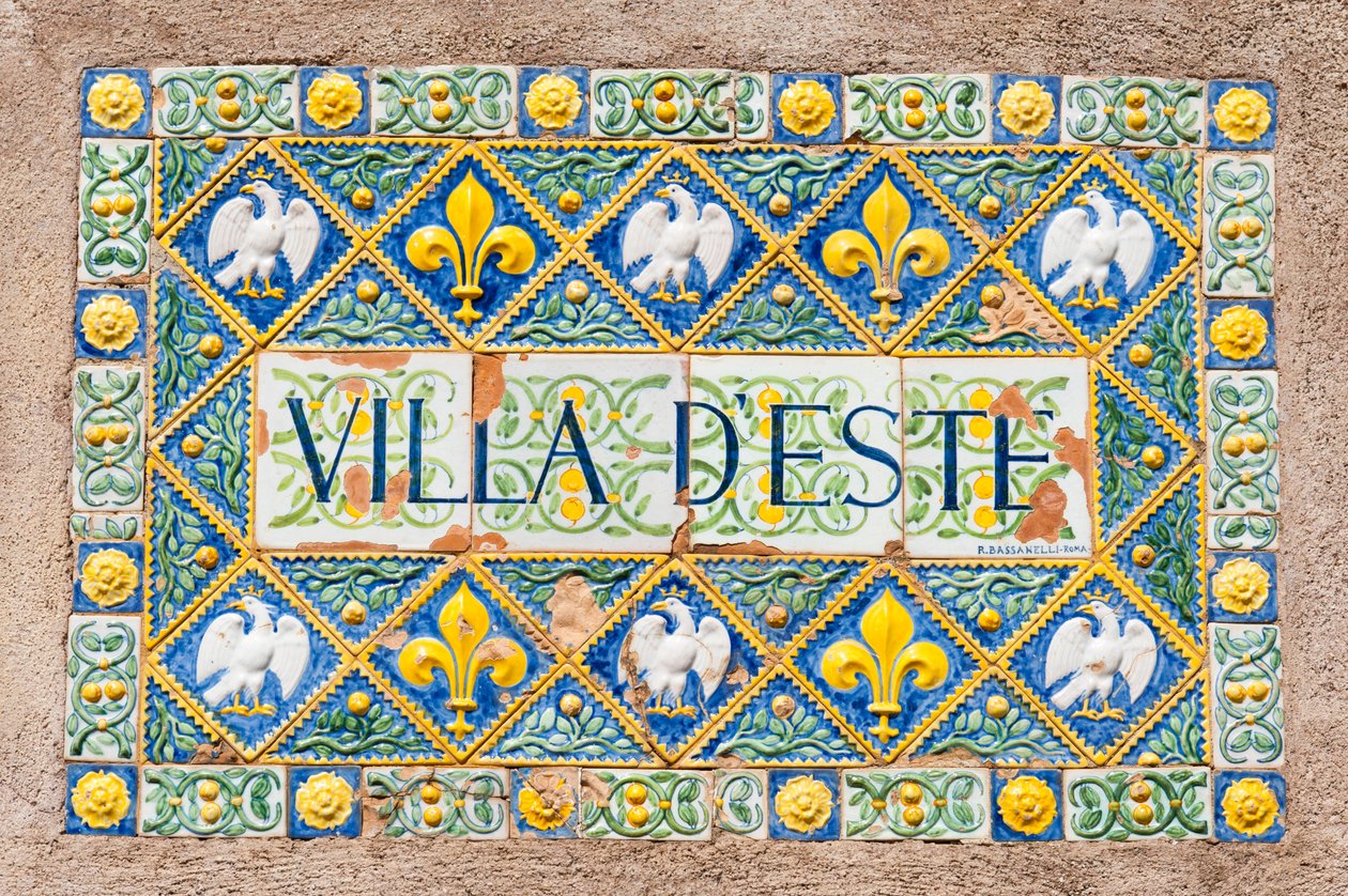 Farvet glaseret terracotta tallerken; Villa d