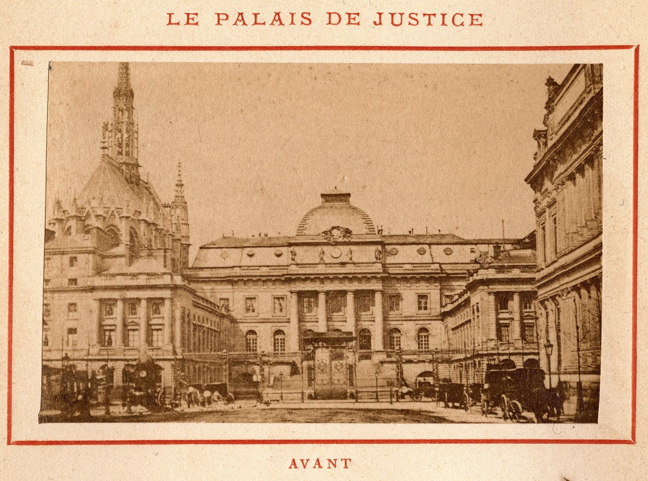 Commune de Paris (1871): udsigt over Palais de Justice i Paris før dets brand i maj 1871. Foto af Pierre Pepetit. Print på pap, Dim. 9x5,4 cm af Unbekannt