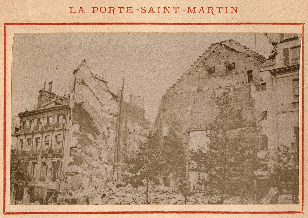 Commune de Paris (1871): udsigt over Porte Saint Martin i Paris ødelagt i maj 1871. Foto af Pierre Pepetit. Tryk på pap, Dim. 9x5,4 cm af Unbekannt