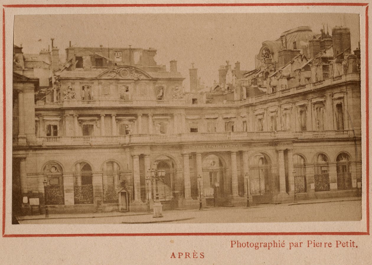 Kommune i Paris (1871): udsigt over Palais-Royal (Palais Royal) i Paris efter branden i maj 1871. Foto af Pierre Pepetit. Tryk på pap, Dim. 9x5,4 cm af Unbekannt