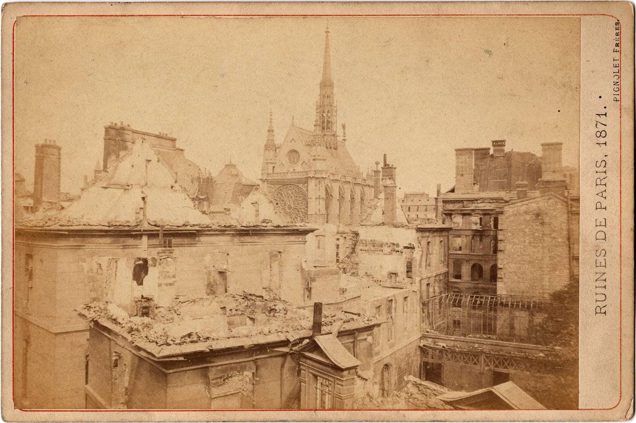 Paris kommune: udsigt over ruinerne af Palais de Justice og Sainte Chapelle i Paris i maj 1871. Fotografi Pignolet brødre. Svag. 16,3x10,8 cm af Unbekannter Künstler
