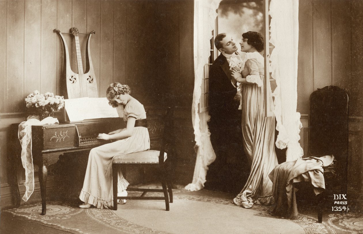Bejlende par og ung pige, der spiller Pianoforte, Paris, ca. 1920 (postkort) af Unbekannter Künstler
