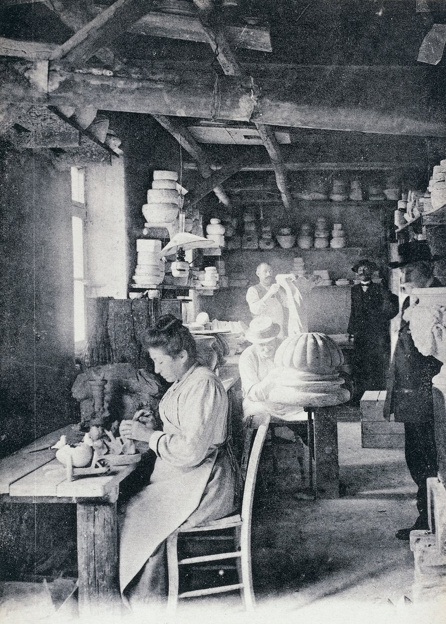 Håndværkere i arbejde med at lave Vallauris keramik, ca. 1900, postkort, Frankrig, 20. århundrede af William M. Timlin