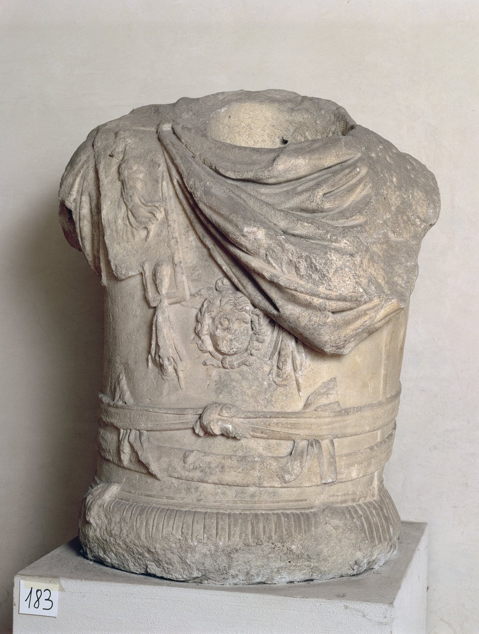 Cuirass, romersk (marmor) af Unbekannt