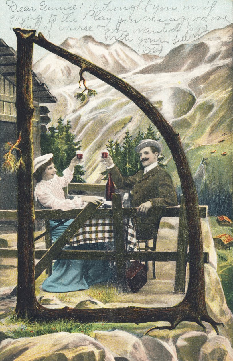 D: En mand og en kvinde, der sidder ved et bord foran en bjerghytte, klirrer i glas, et glas vin i hænderne - Alfabettegn Ref Th. E., L. Theochrom - Serie 994. Theodor Eisman, udgiver, Leipzig af Unbekannt