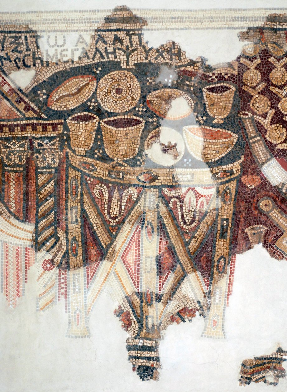 Detalje fra et mosaikgulv, der forestiller Offerbordet med kopper, skåle og brød fra den samaritanske synagoge ved El-Khirbe, Vestbredden, 4. århundrede e.Kr. (mosaik) af Unbekannt