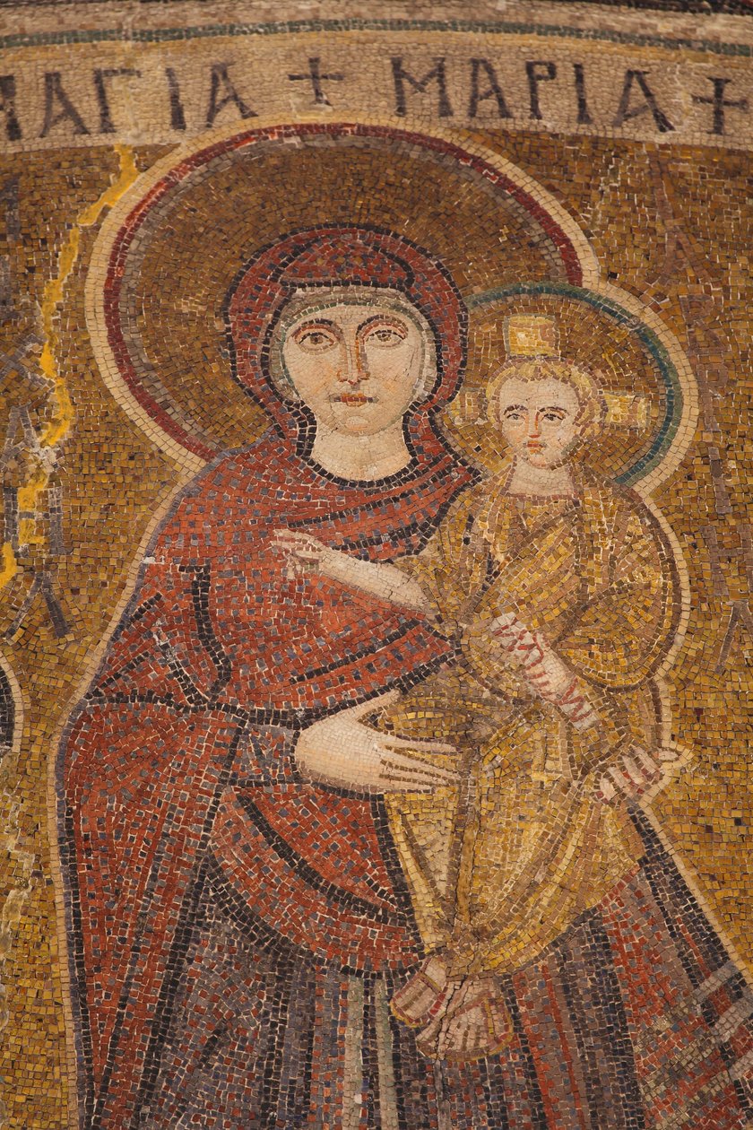Detalje af mosaikken fra det 6. århundrede i kirken Panagia Angeloktistos i Kiti, der repræsenterer Jomfru Maria og jesus mellem de to ærkeengle Michel og Gabriel-regionen Larnaca, Cypern af William M. Timlin