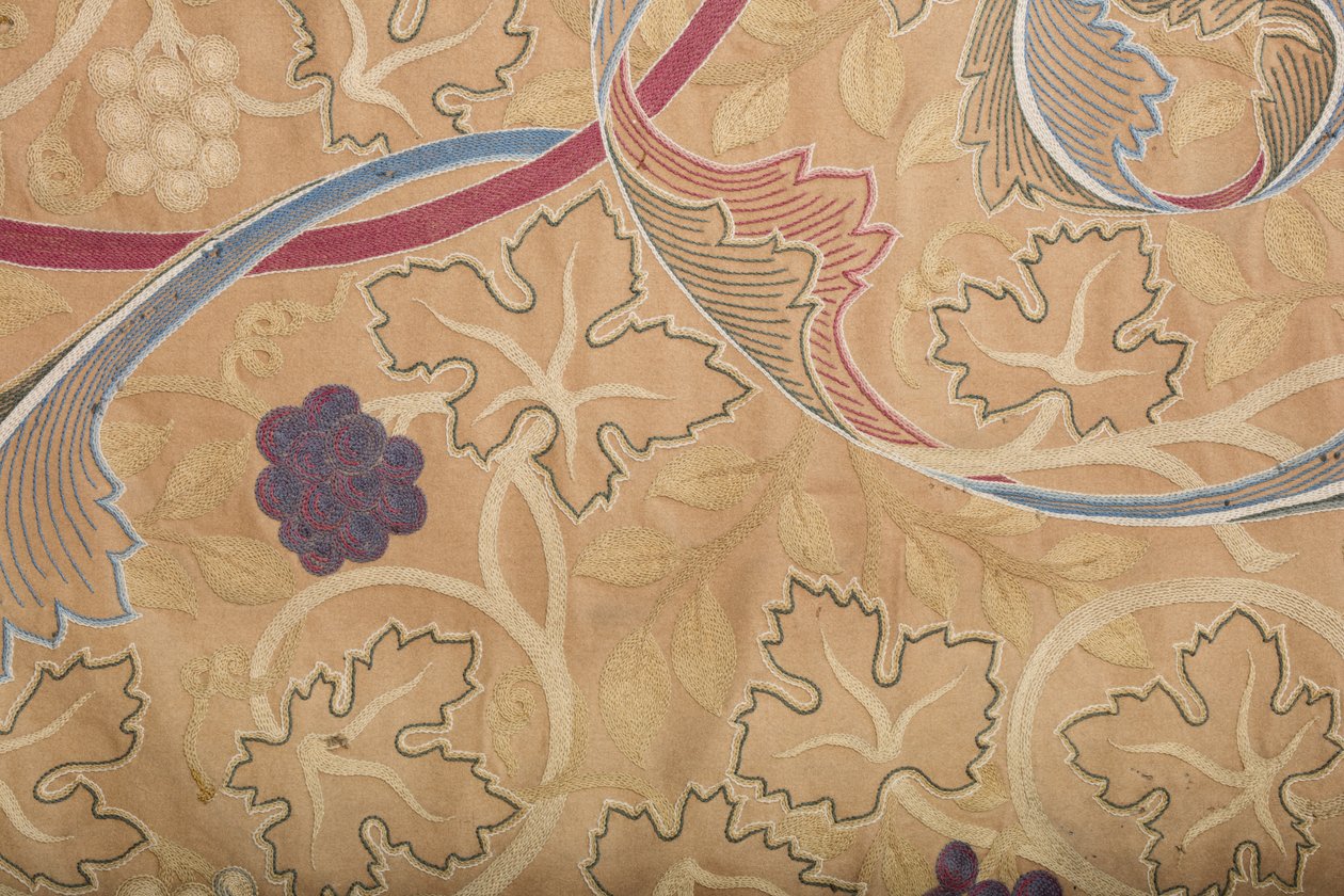 Detalje af den broderede dossal designet af William Morris, udstillet på østvæggen af klosterkirkens kor (foto) af Unbekannter Künstler