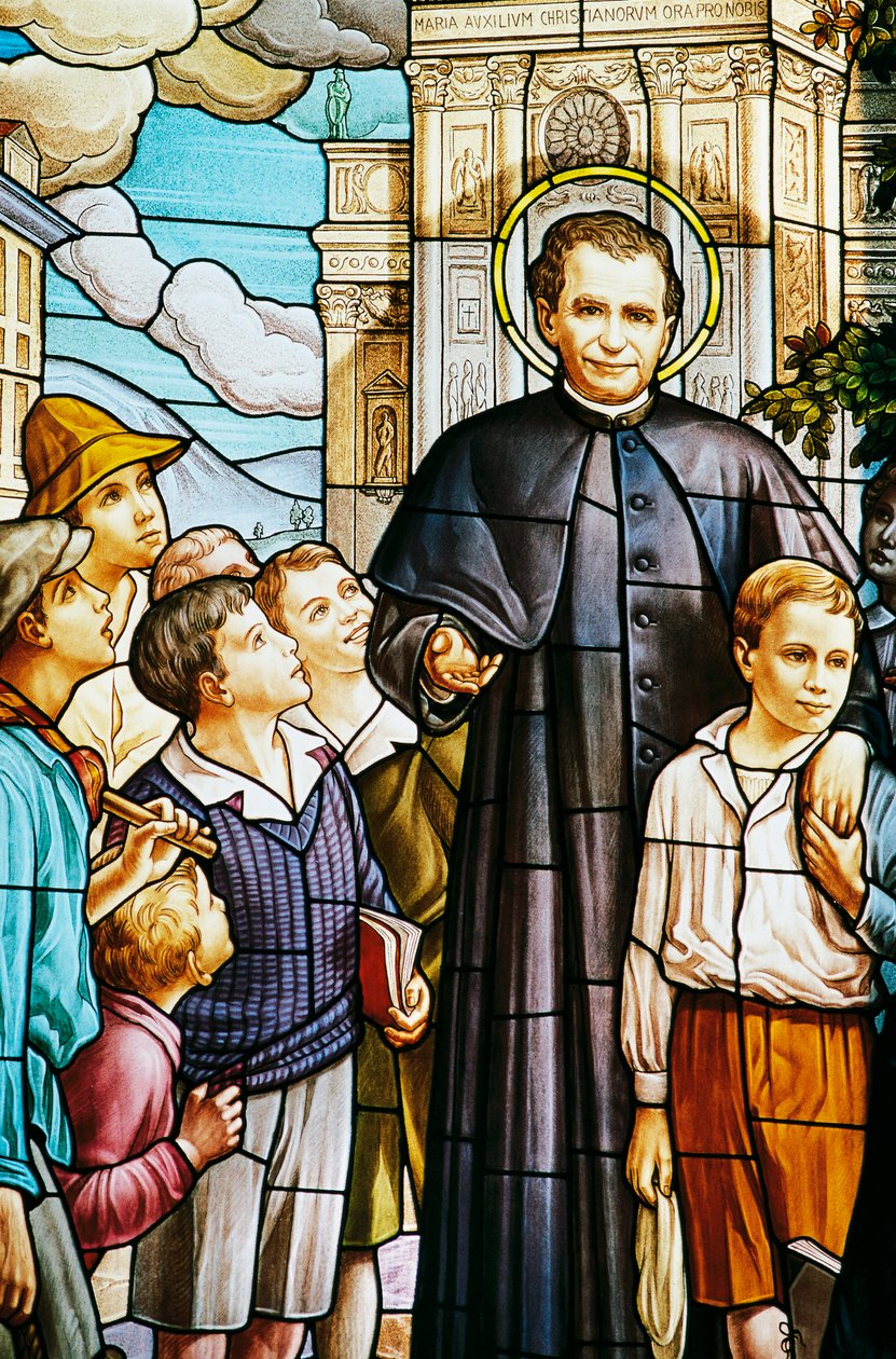Don Bosco og børn, farvet glasvindue, Colle Don Bosco Sanctuary (20. århundrede), Castelnuovo Don Bosco, Piemonte, Italien af Benjamin Baud
