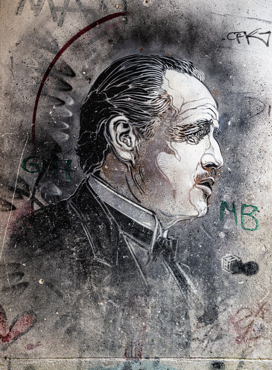 Don Corleone spillet af Marlon Brando af C215 Viuccaria Market af Benjamin Baud