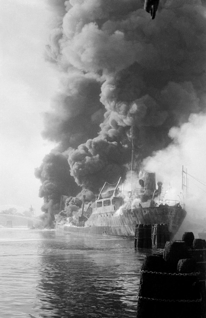 EKSPLOSION AF OLIETANKKEREN "" ROSARIO PELLEGRINO "" I PORTO MARGHERA, Venedig - 1960 af Unbekannt